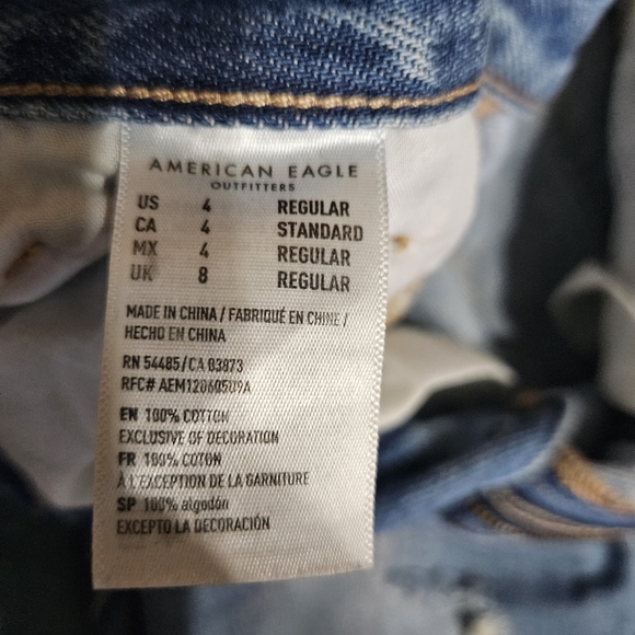 American Eagle woman's heavily distressed mom jeans - Picture 6 of 14